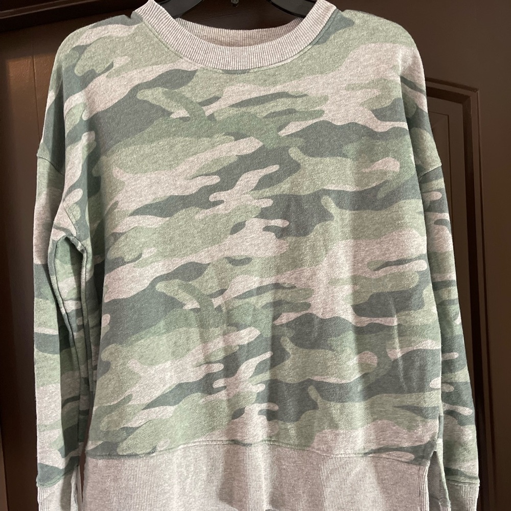 Womens Camo Sweatshirt.